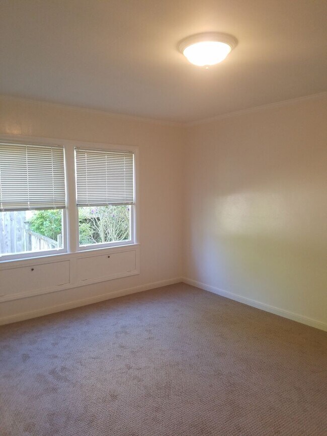 Building Photo - 3 Bedroom / 2 Bath House in West Portal!