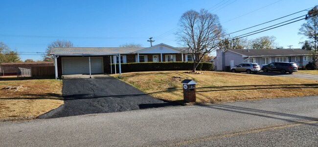 Front - 7706 Berkshire Blvd