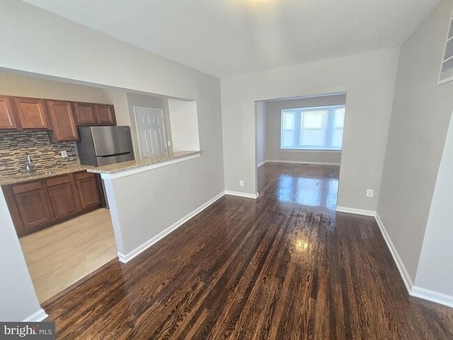 Building Photo - 3 Bedroom 2 Bathroom Townhome