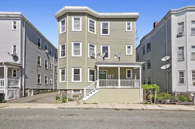 Primary Photo - 37 Lyon St