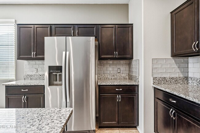 Building Photo - 31027 W Mulberry Dr