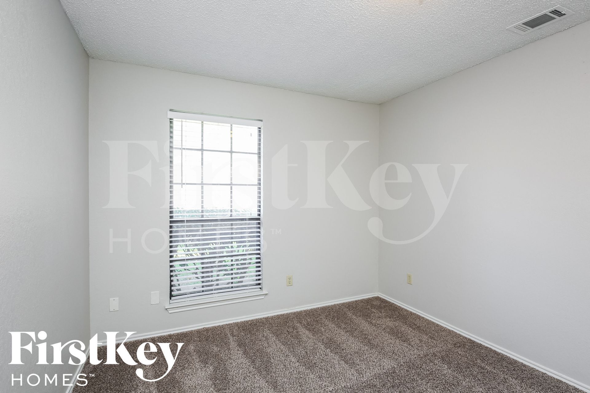 Building Photo - 2104 Homecraft Dr