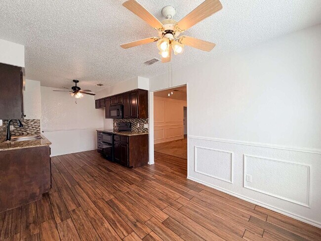 Building Photo - Charming 3-Bedroom Gem with 2 Full Baths in Crowley!