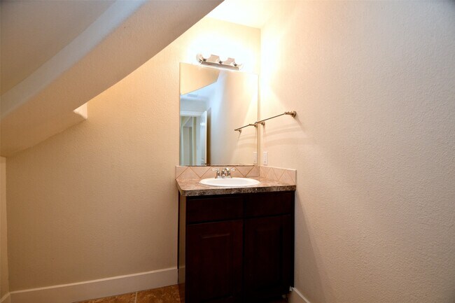 Building Photo - 5211 Holly View Dr