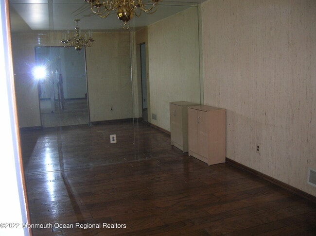 Building Photo - 15 Cardinal Ct