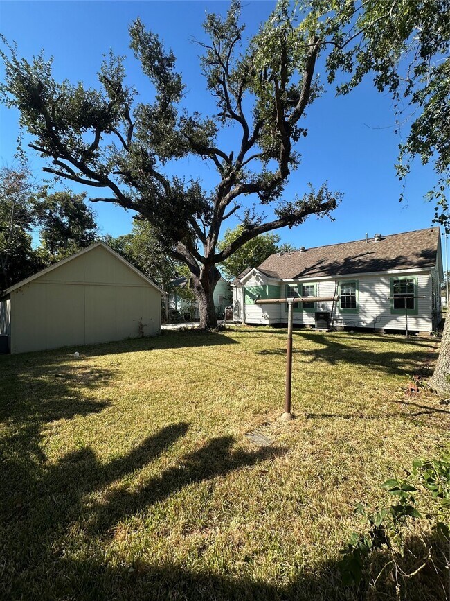 Building Photo - 6908 Moss Rose St