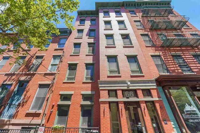 Building Photo - 66 Morris St