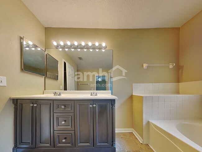 Building Photo - 10808 Candle Stick Ln