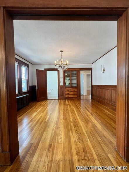 Building Photo - 96 Brooks St