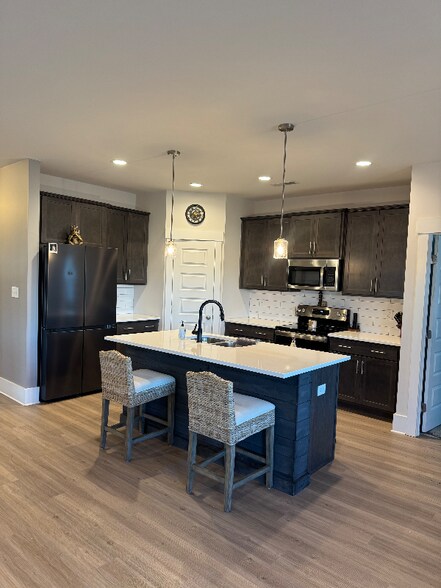 Building Photo - 4021 Rockland Cir SE