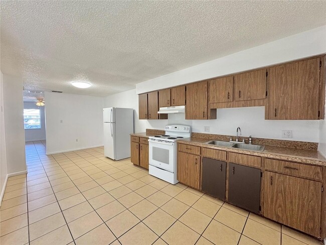 Building Photo - 2575 Elm Ave