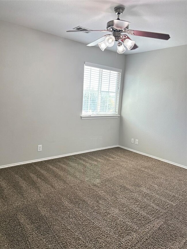 Building Photo - 303 Grutsch Dr