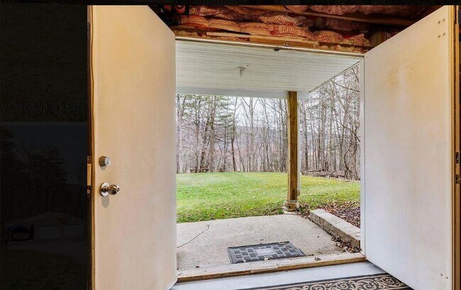 Building Photo - 831 N Chodikee Lake Rd