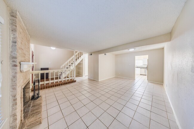 Building Photo - 2391 Crescent Park Dr