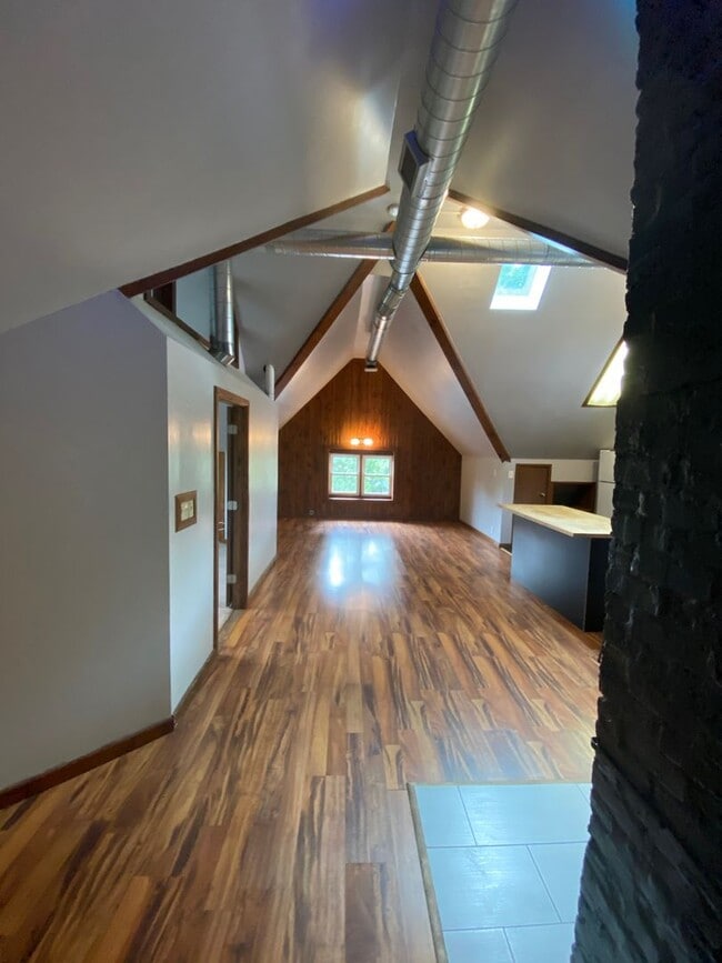 Building Photo - Downer upper house