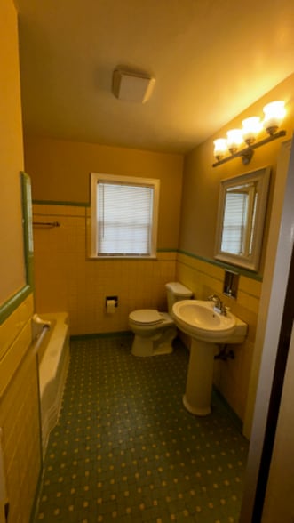 Building Photo - 4500 Winchester Rd