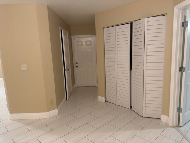 Building Photo - 13616 Yarmouth Ct