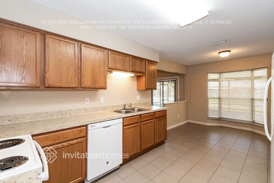 Building Photo - 2048 Pompano Pkwy