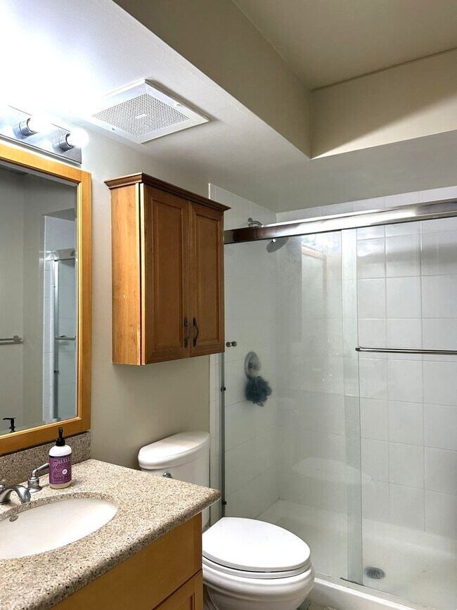 Building Photo - Moana Pacific East Tower 3BR/2BA/2PK