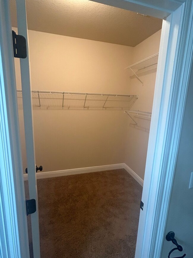 Building Photo - 3 Bedroom / 2 Bathroom Home on Corner Lot ...