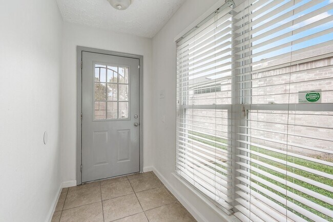 Building Photo - 16211 Olive Glen Dr