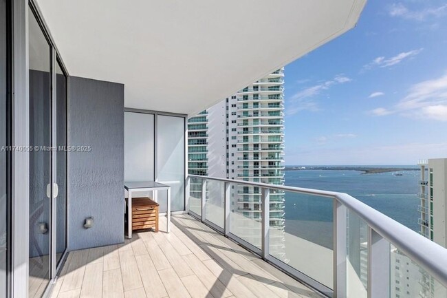 Building Photo - 1300 Brickell Bay Dr