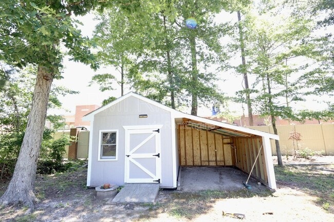 Building Photo - 9713 Pampas Dr