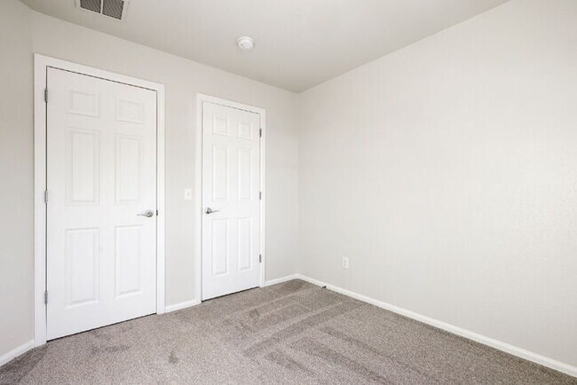 Building Photo - Updated Townhome with Pikes Peak Views | Free January Rent + $500 Off February