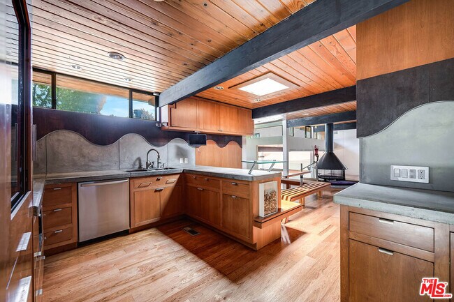 Building Photo - 22277 Buenaventura St