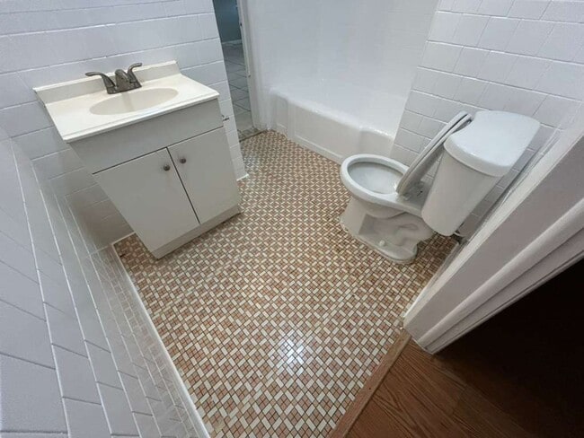 Building Photo - Cute & Cozy 1 Bedroom in Central St. Pete! ASK ABOUT OUR MOVE IN SPECIALS!!