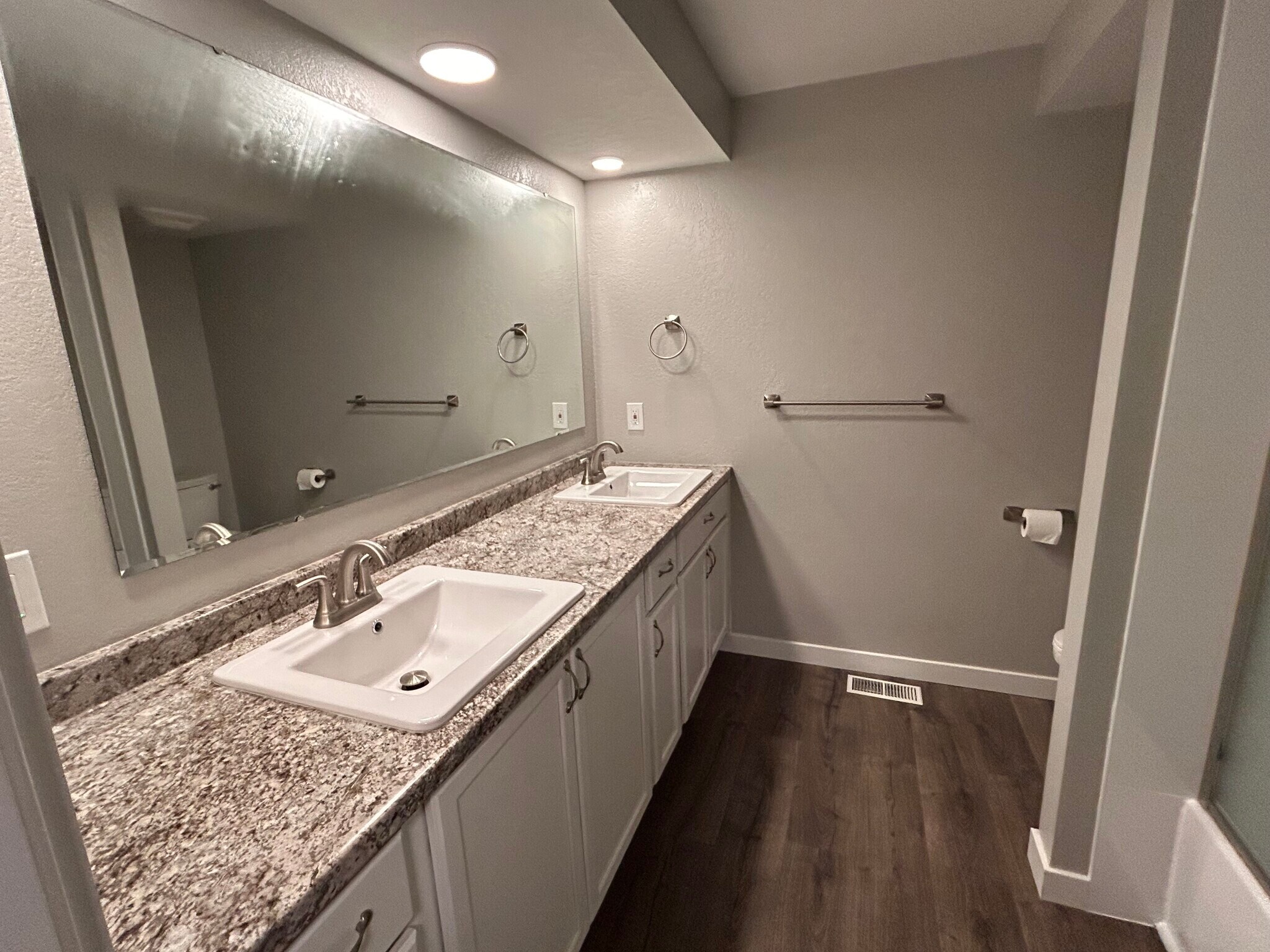 Building Photo - 9205 W Albany Ave