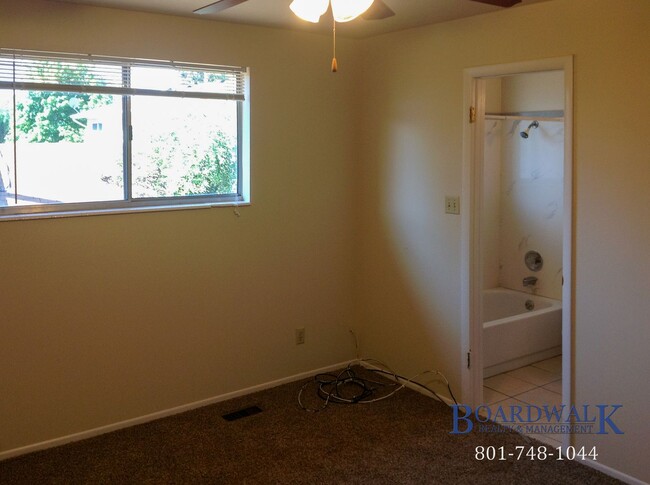 Building Photo - Exceptional Pet Friendly 5 Bedroom Home in...