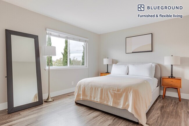 Building Photo - 644 Edgewater Blvd