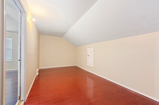 Building Photo - 7218 Broadelm Dr