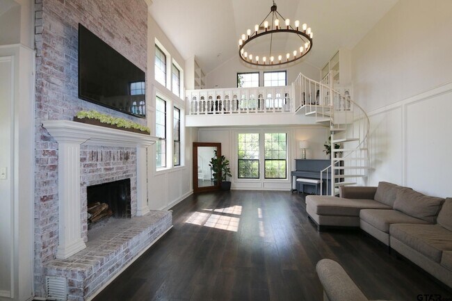 Building Photo - 18751 Ridgeline Rd