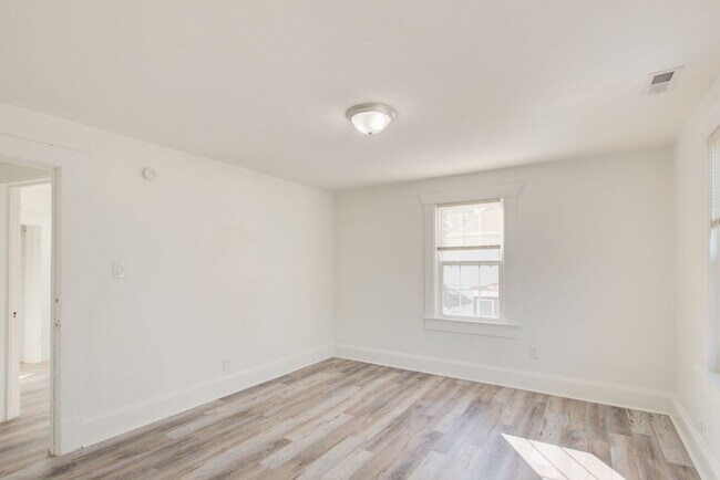 Building Photo - 1135 Jackson Ave
