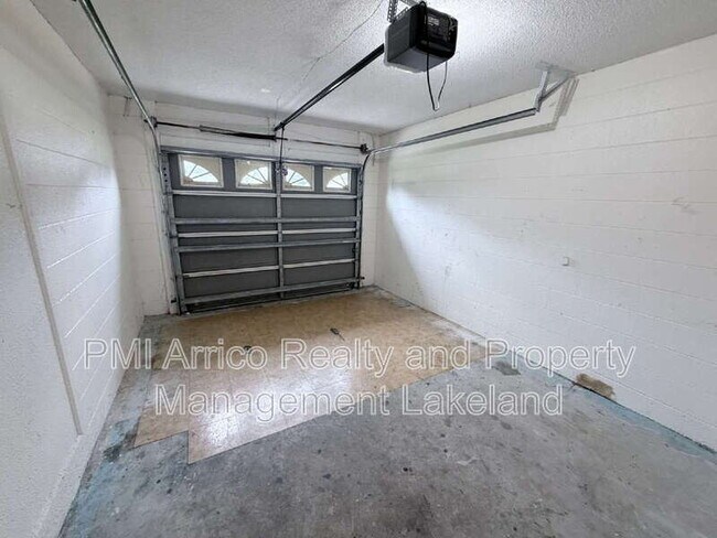 Building Photo - 3670 Country Ln
