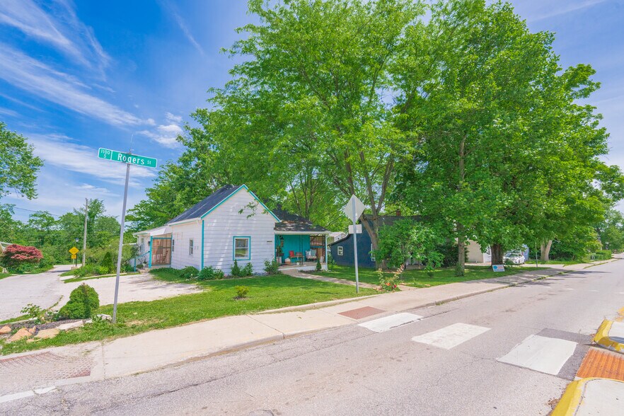 Building Photo - 1101 S Rogers St