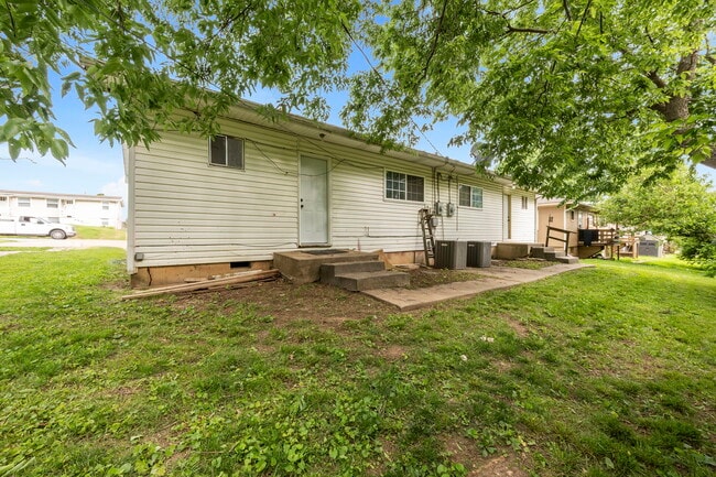 Building Photo - 512 Maier Dr