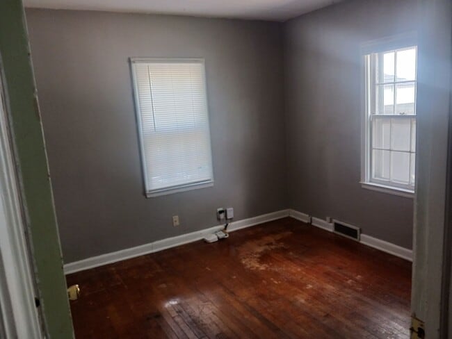 Building Photo - 108 N Russel (Sublease) "Flexible Move in ...
