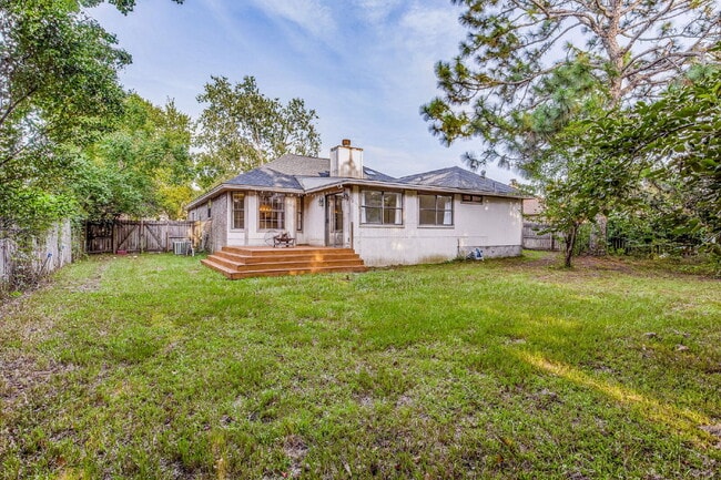 Building Photo - 2241 Prytania Cir