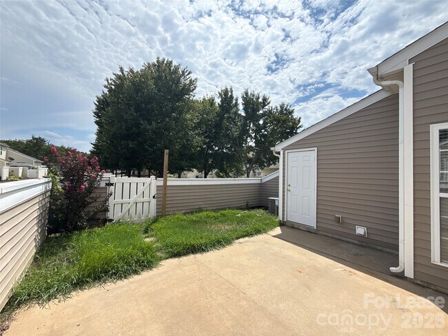 Building Photo - 6362 Rhodins Ln