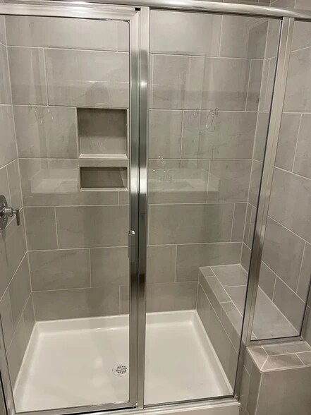 primary bath - 2511 Greenmarket Dr