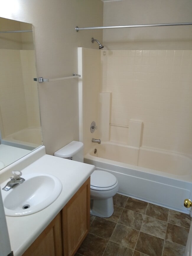 Building Photo - 334 S 400 E