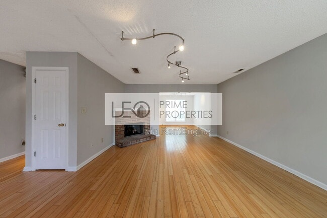 Building Photo - 1072 Victory Dr SW
