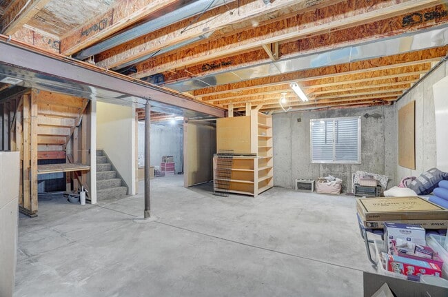 Building Photo - 10129 Grove Ct