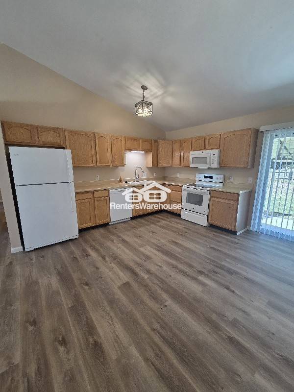 Building Photo - 2 Spring Hill Cir