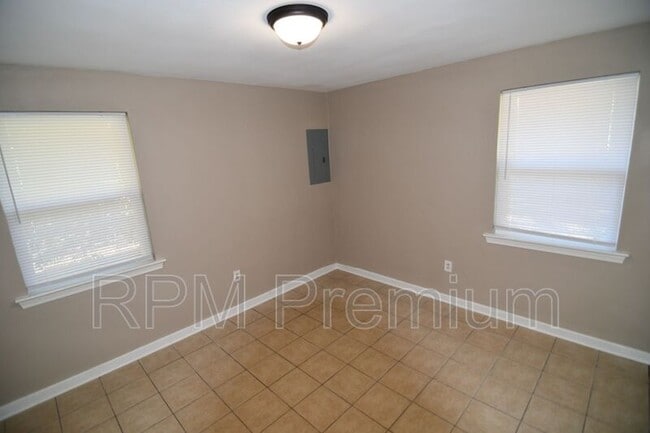 Building Photo - 11965 Troy St