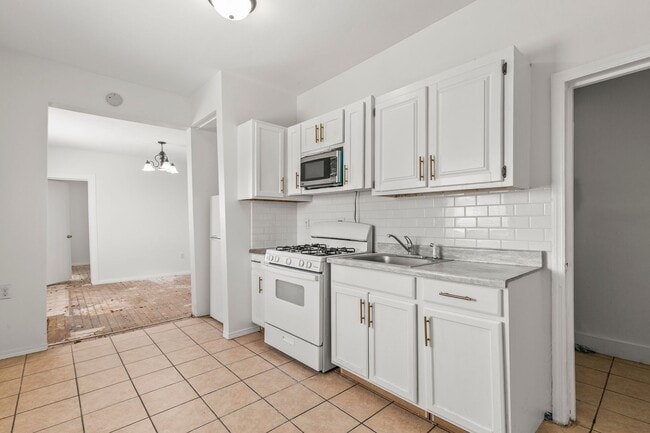 Building Photo - 5422 S 23rd St