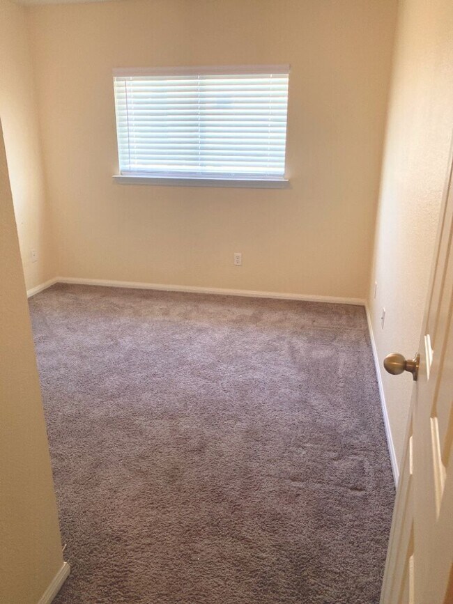 Building Photo - 4 bed 2 bath house in Harker Heights!